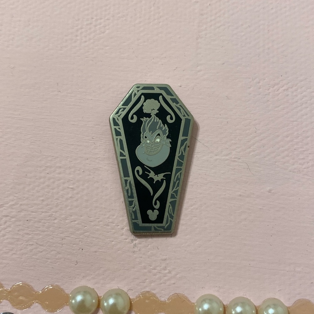 DISNEY Ursula Coffin Pin